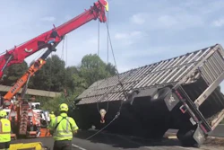 livestock-truck-overturns