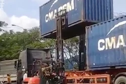 forklift-unloading