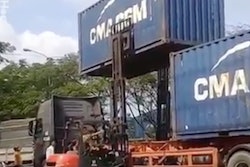 forklift-unloading
