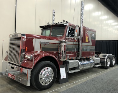 Billy Goullon's 1987 Freightliner FLC-120 has a 4 1/4 CAT and 15 Over. Goullon is from Shelbyville, Kentucky.