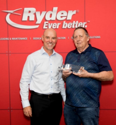 Kennard “Deano” Davis (right) receives his award from Ryder Chairman & CEO Robert Sanchez