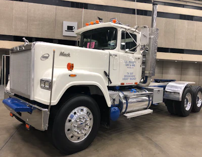 This 1989 Mack RW 713 'Superliner' belongs to L.C. Piggott of Alvarado, Texas.