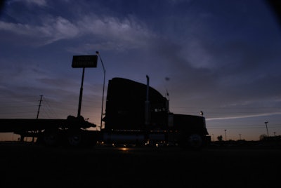 truckstop-truck-stop-hours-of-service-evening-parking-hos-fuel-island20071001_0001-2016-05-27-10-07