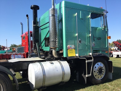 1985 Kenworth K100E