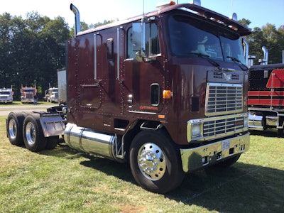 1990 International 9670. The former grain hauler is owned by Walter White from Napierville, Quebec, Canada.
