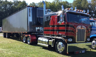 1984 Kenworth K100 owned by Daniel Trudeau of Montreal.