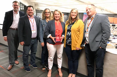 General Mills presented Schneider with its Platinum Dry Carrier of the Year award. (Image Courtesy of Schneider)