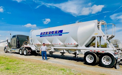 Need a change? Consider dry bulk hauling | Truckers News