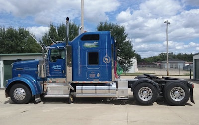 Company Truck, Bobtail – Steve Bradford, Waterloo, Iowa, 2003 Kenworth W900L, Blue Bull