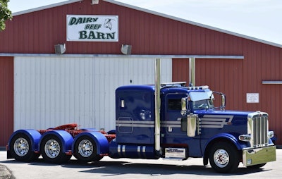 2017-2020 Bobtail Conventional – Aaron Walters, Pipestone, Minnesota, 2019 Peterbilt 389, Blue Moon