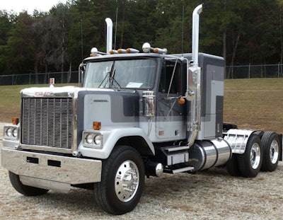 1995 & Older Bobtail Conventional – Scott Sokach, Kernersville, North Carolina, 1986 GMC General