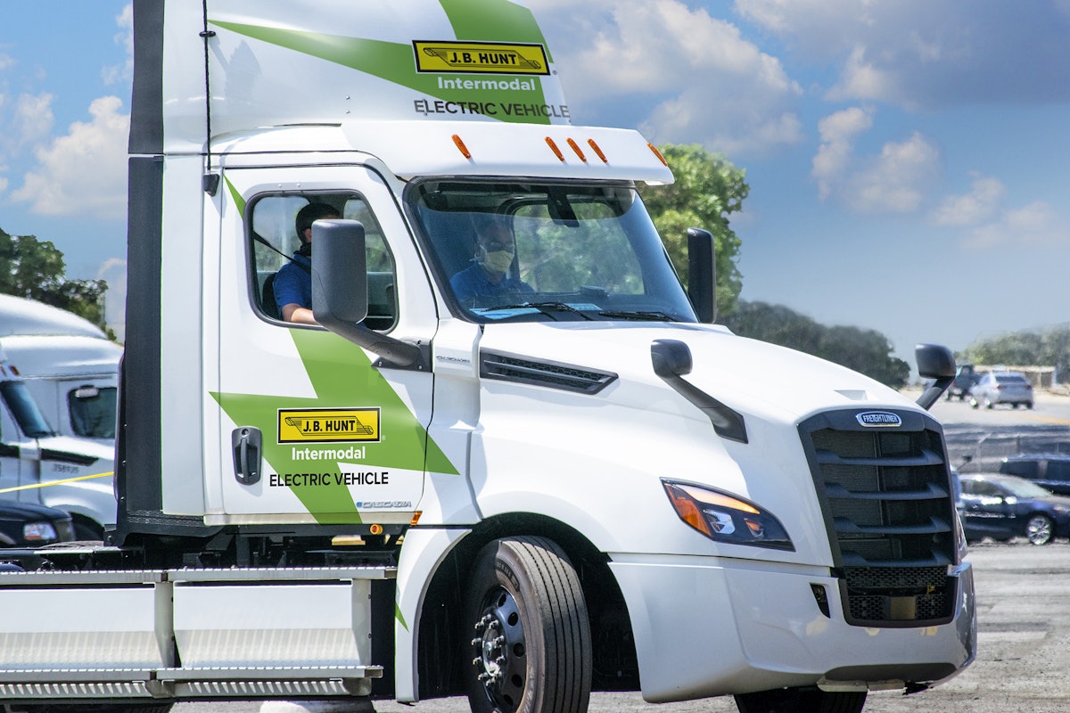 Freightliner Cascadia test drive: The star continues to shine