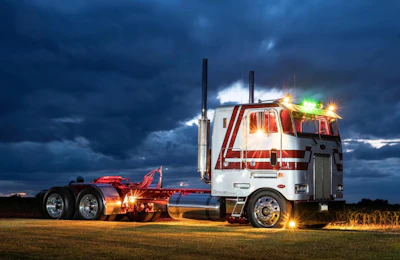Antique | C.J. Donovan’s 1984 Peterbilt 362