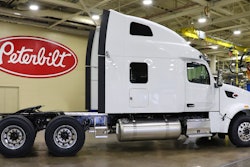 Peterbilt Model 567 Ultra Loft #2
