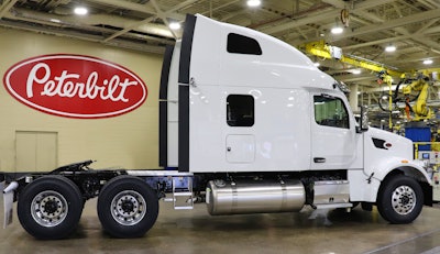 Peterbilt Model 567 Ultra Loft #2