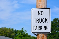 'No Truck Parking' sign