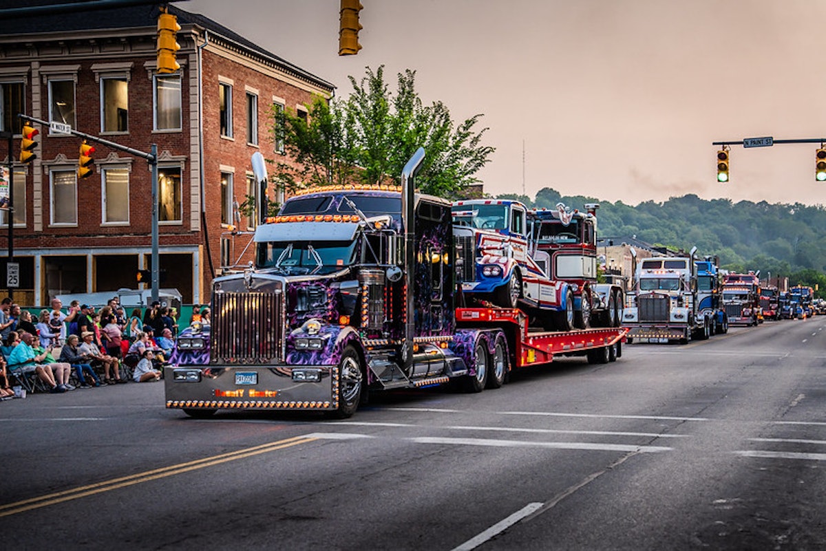 Ohio parade of trucks pays tribute to Kenworth’s 100th anniversary
