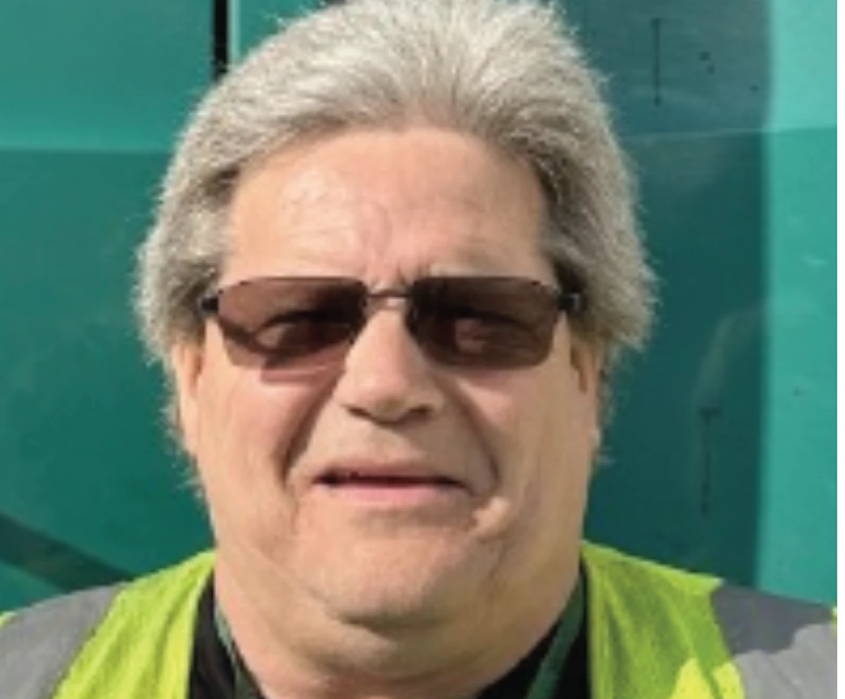 Trucker responds to aid a colleague who was having a heart attack