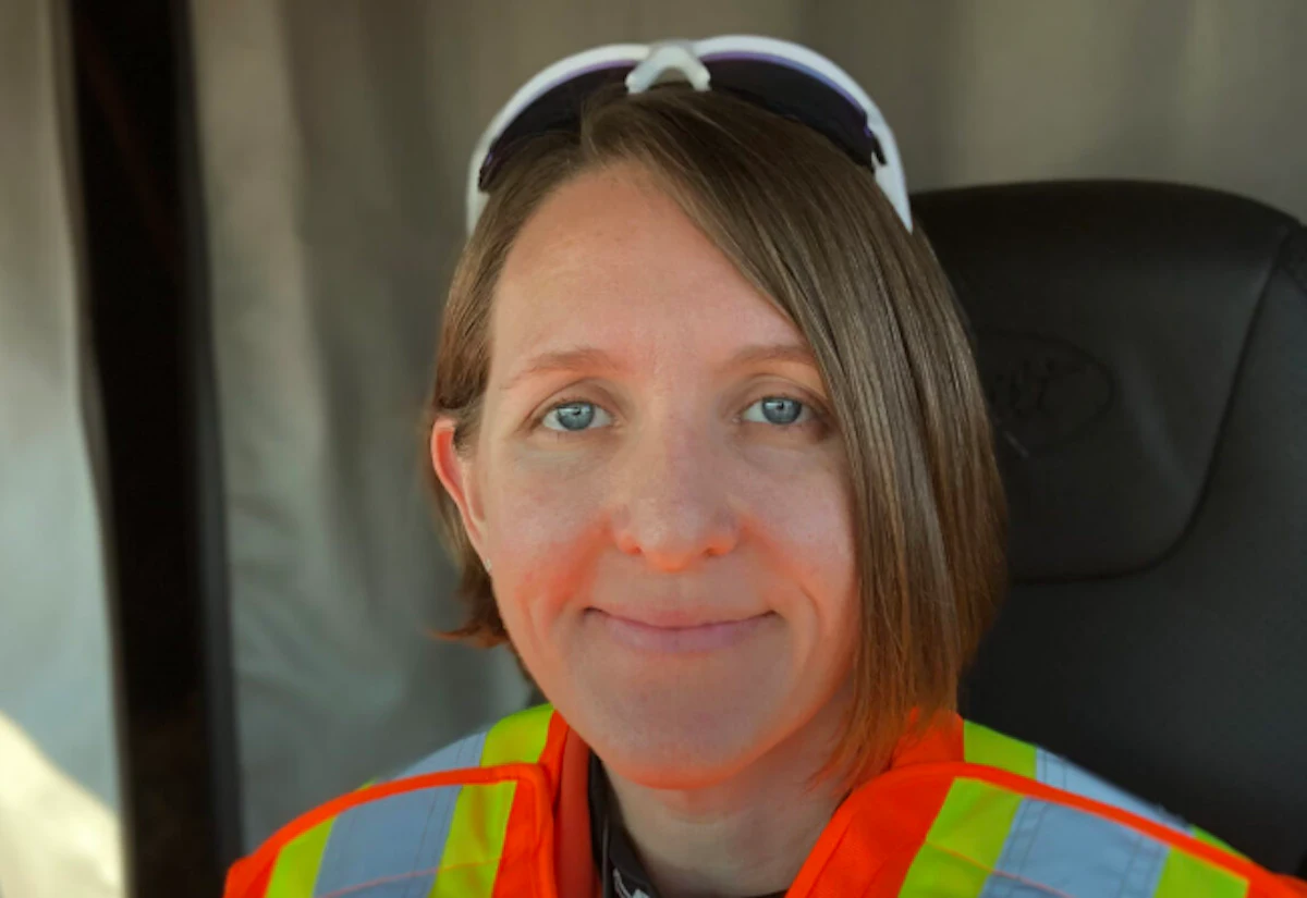 Driver honored for extinguishing a fire at the scene of truck accident