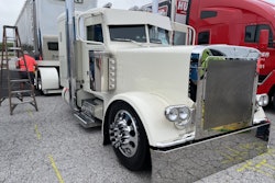 TRUCKER’S CHOICE WINNER – Zach Strayer, Spencerville, OH – 2023 Peterbilt and 2023 Wilson Cattle trailer – Notorious P.I.G