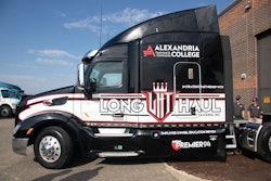 Long Haul Trucking 2018 Peterbilt truck