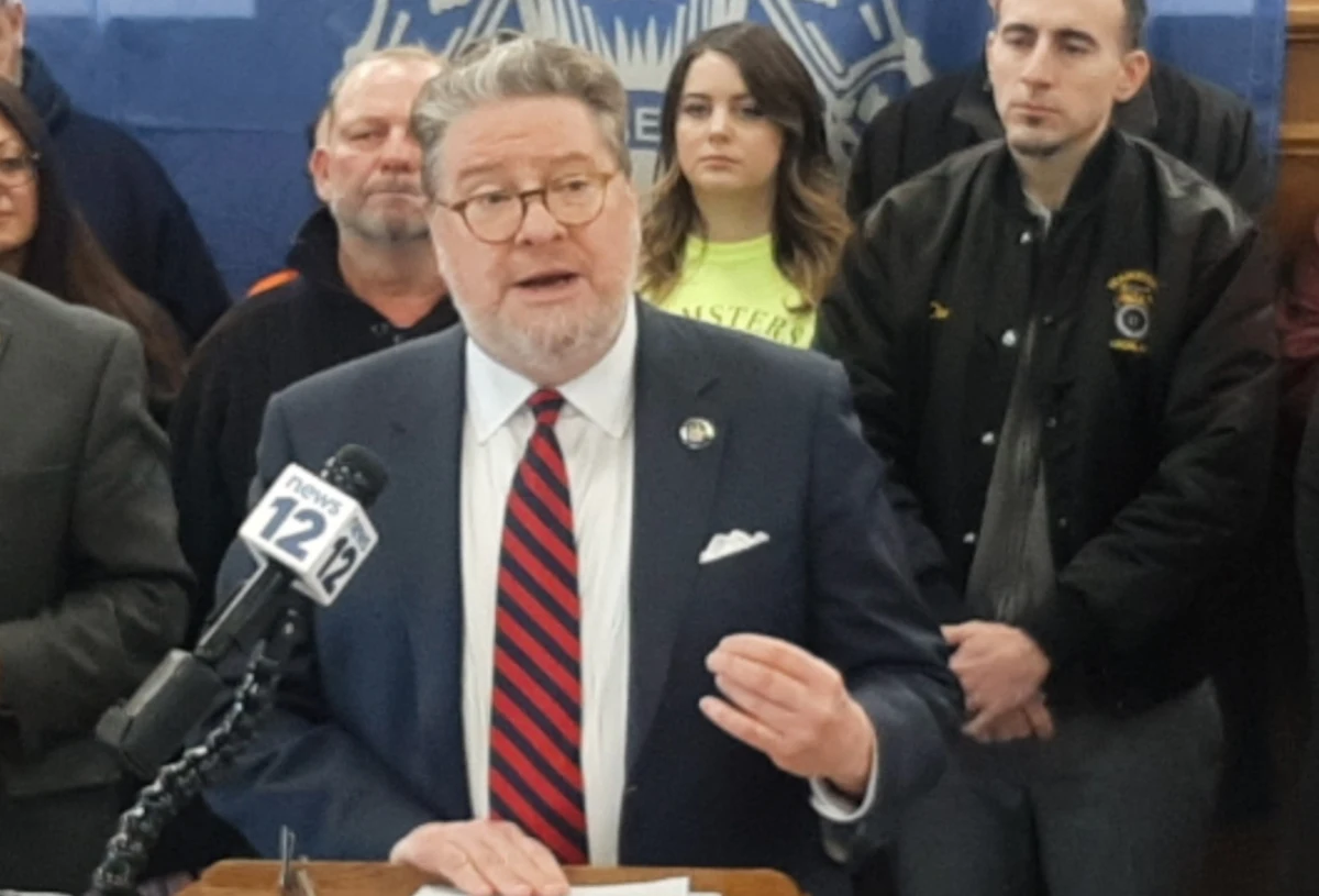 NY state senator introduces bill requiring driver in autonomous trucks