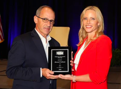 Altec’s Kenneth Calhoun, 2023 Arkansas Maintenance Professional of the Year with Arkansas Trucking Association President Shannon Newton