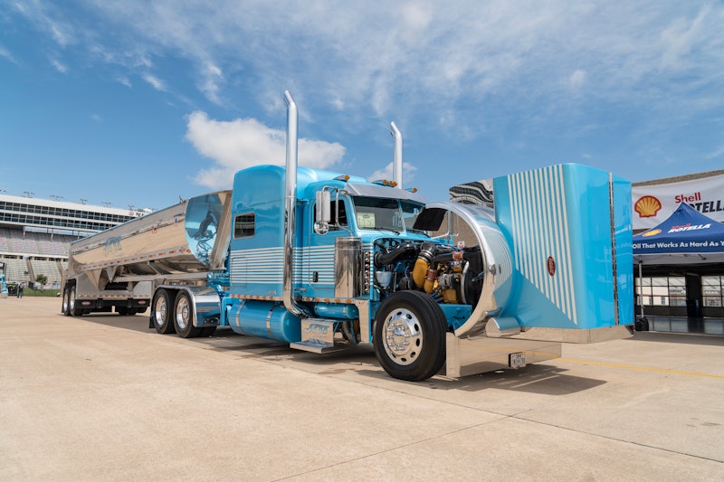 SuperRigs attracts top owner-operator rigs. Here's some from Friday ...