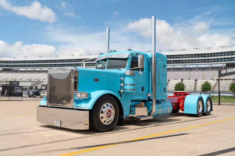 SuperRigs attracts top owner-operator rigs. Here's some from Friday ...