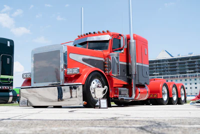 Shell Rotella Best of Show winning 2019 Peterbilt 389