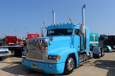 Raiko Graveran's 1995 Freightliner FLD120 “Little Blue”