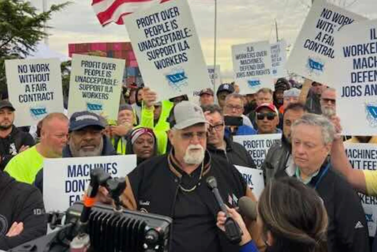 Contract talks to resume for union workers at East, Gulf coast ports