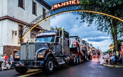 2025 Kenworth W990