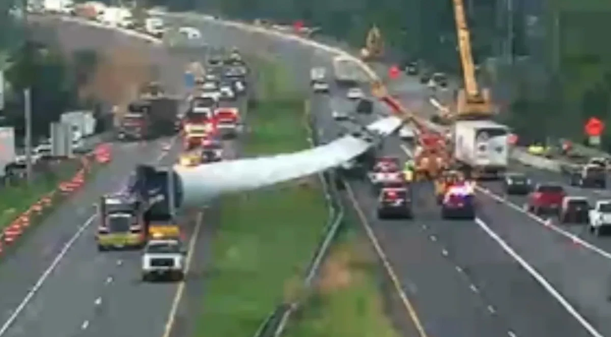 Briefly: Massive wind turbine blade falls off truck on I-70 in Maryland