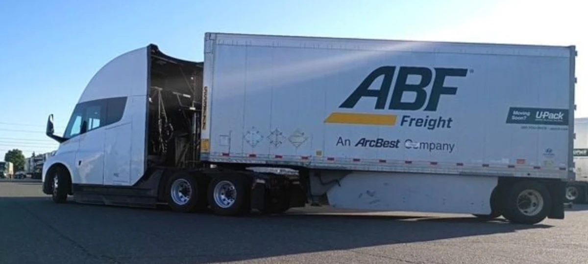 Briefly: ABF Freight gives Tesla’s electric Semi over-the-road test