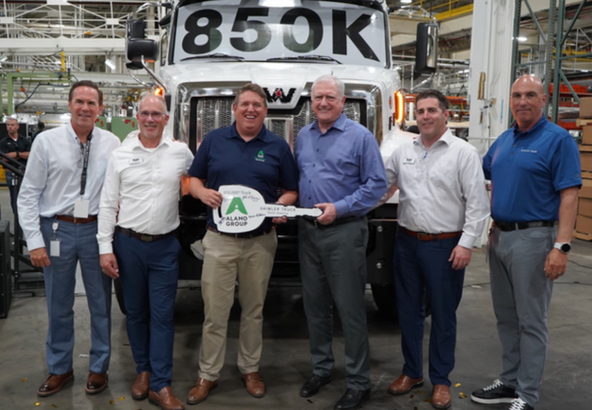 Daimler celebrates 850,000th truck made at North Carolina plant