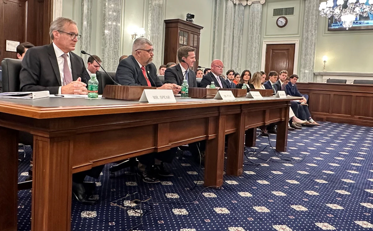 Trucking experts deliver litany of familiar concerns to senators