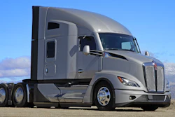 Kenworth Donates T680 as 2025 “Transition Trucking: Driving for Excellence” Award