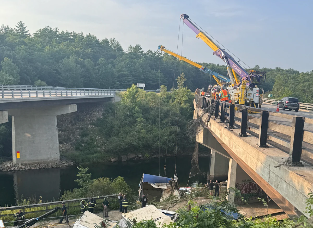 Trucker dies when tractor-trailer leaves I-93, ends up in NH river