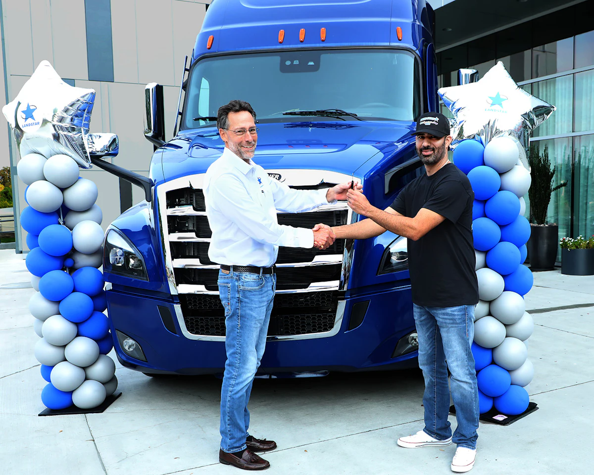 Texas trucker wins new Freightliner Cascadia in Landstar giveaway