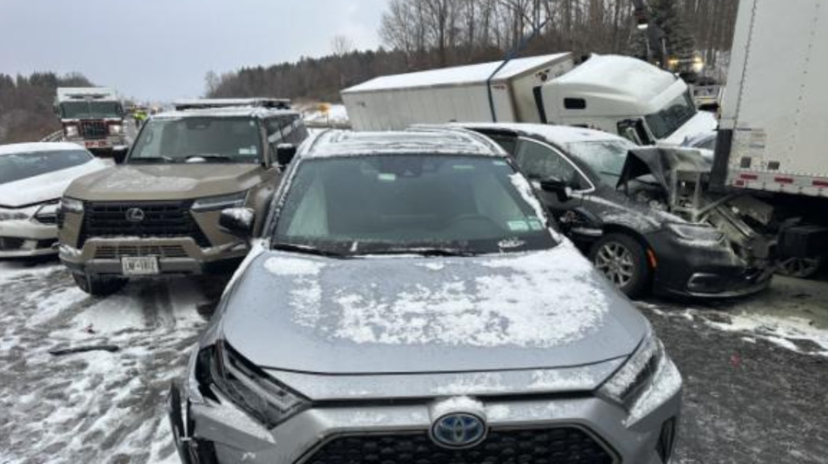 Tractor-trailers involved in 30-vehicle crash on I-81 in Upstate NY