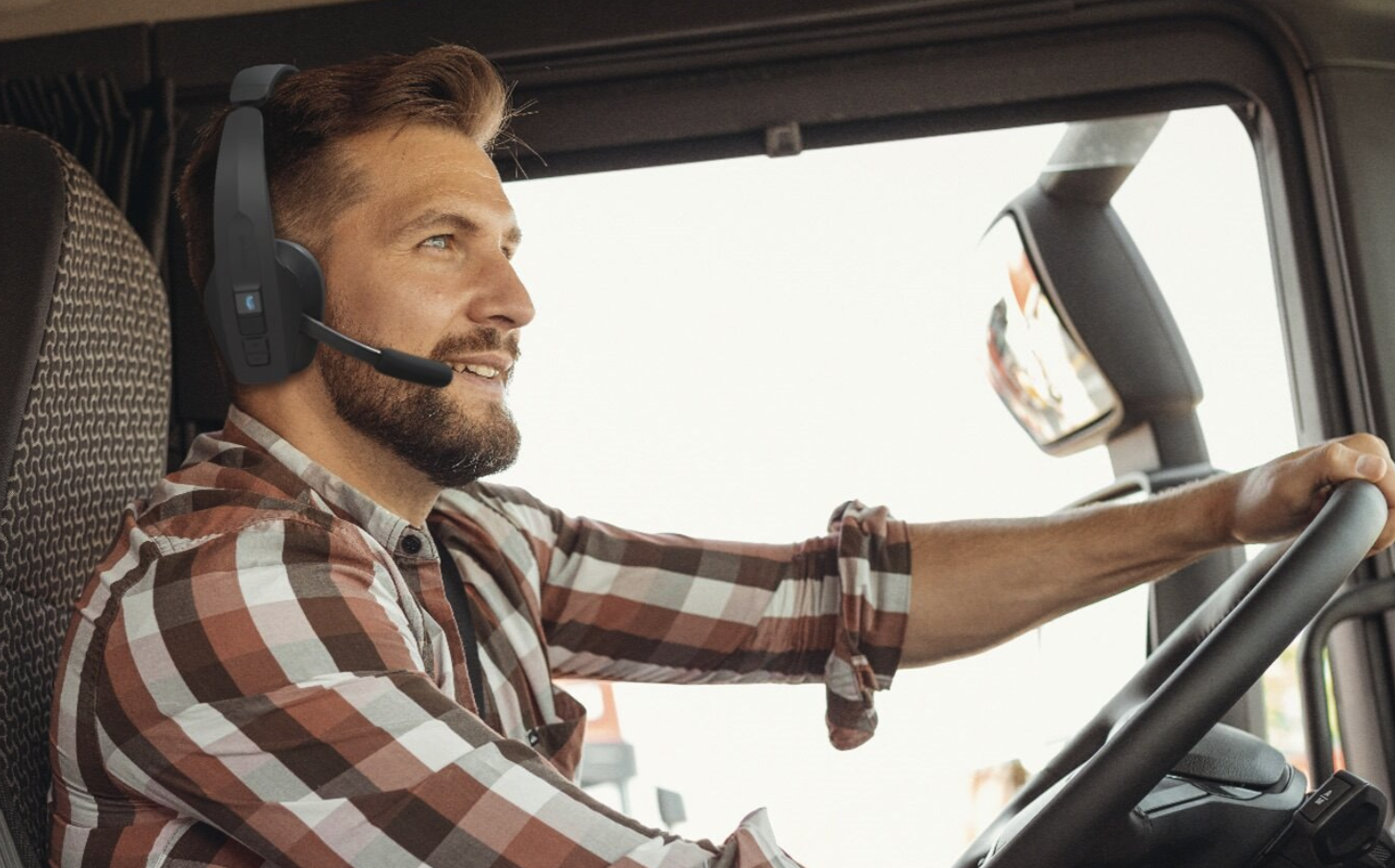 BlueParrott introduces 2 wireless headsets designed for truckers